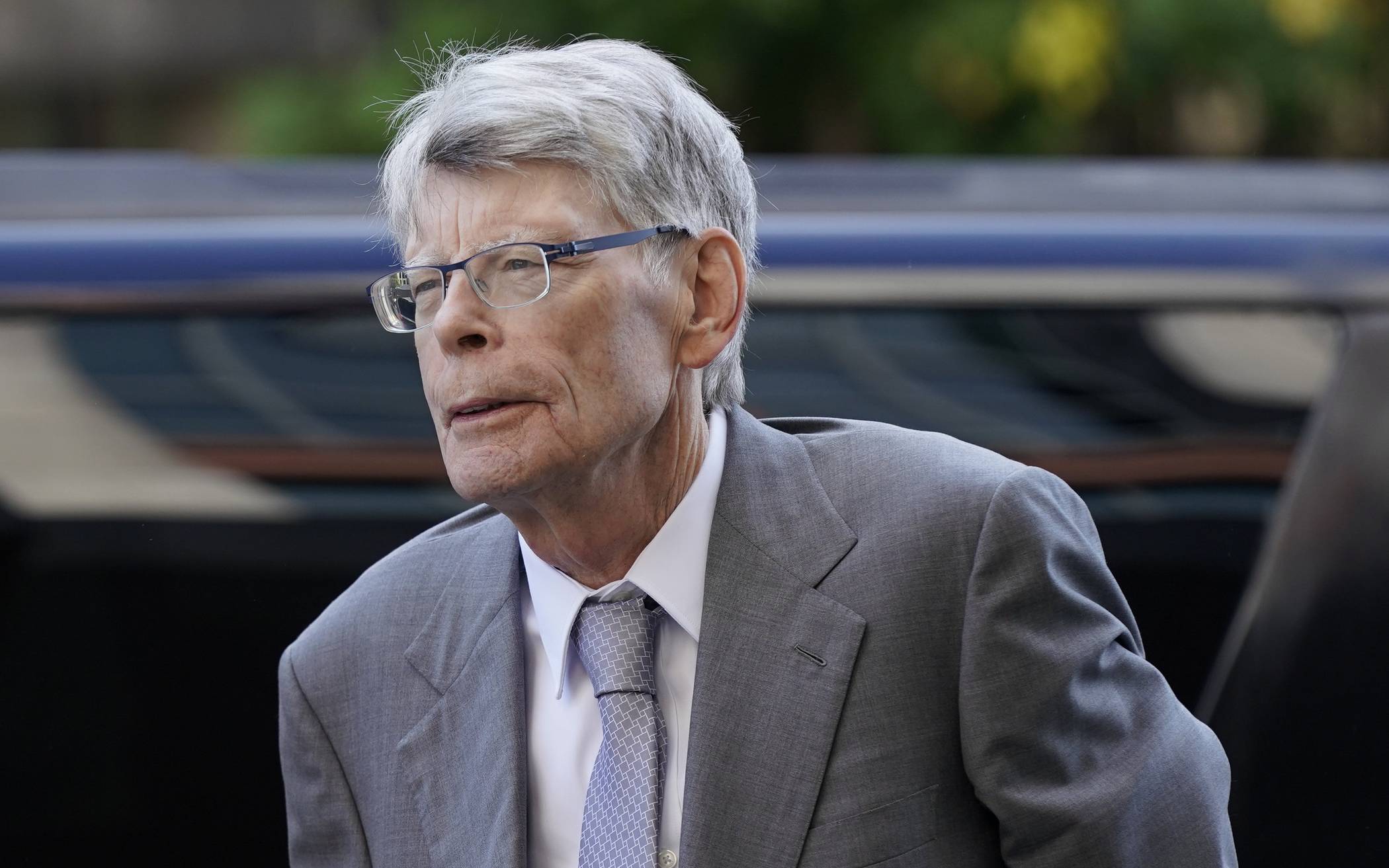         Stephen King hat einen neuen Roman veröffentlicht. In „Kein Zurück“ beleuchtet er auch den wachsenden Fanatismus in den USA.    