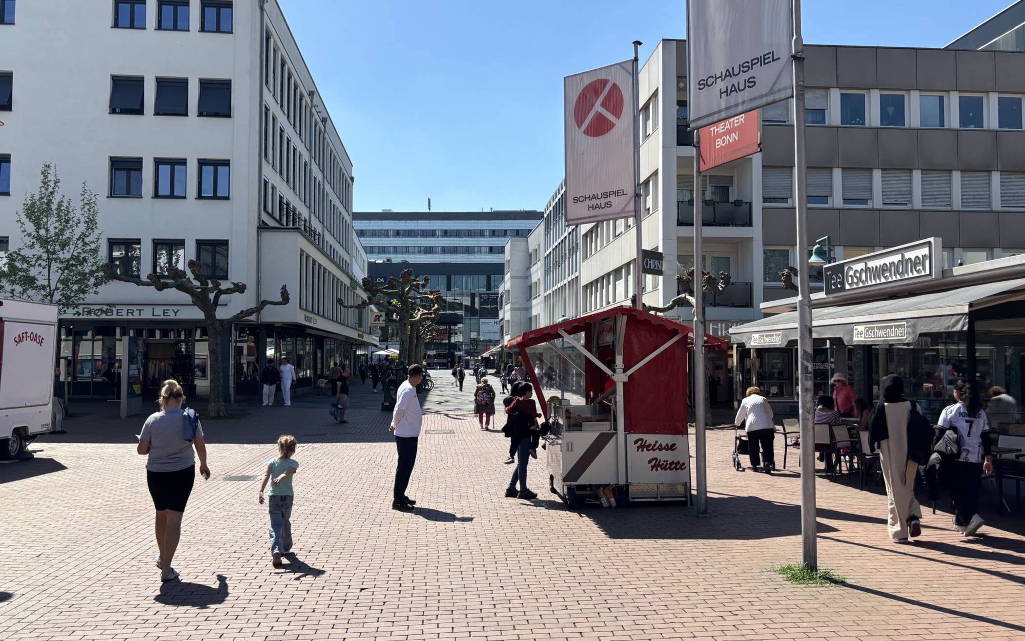 Wenig Grün, viel Versiegelung am Theaterplatz: Das Bad Godesberger Stadtbild soll sich bald zum Positiven verändern.