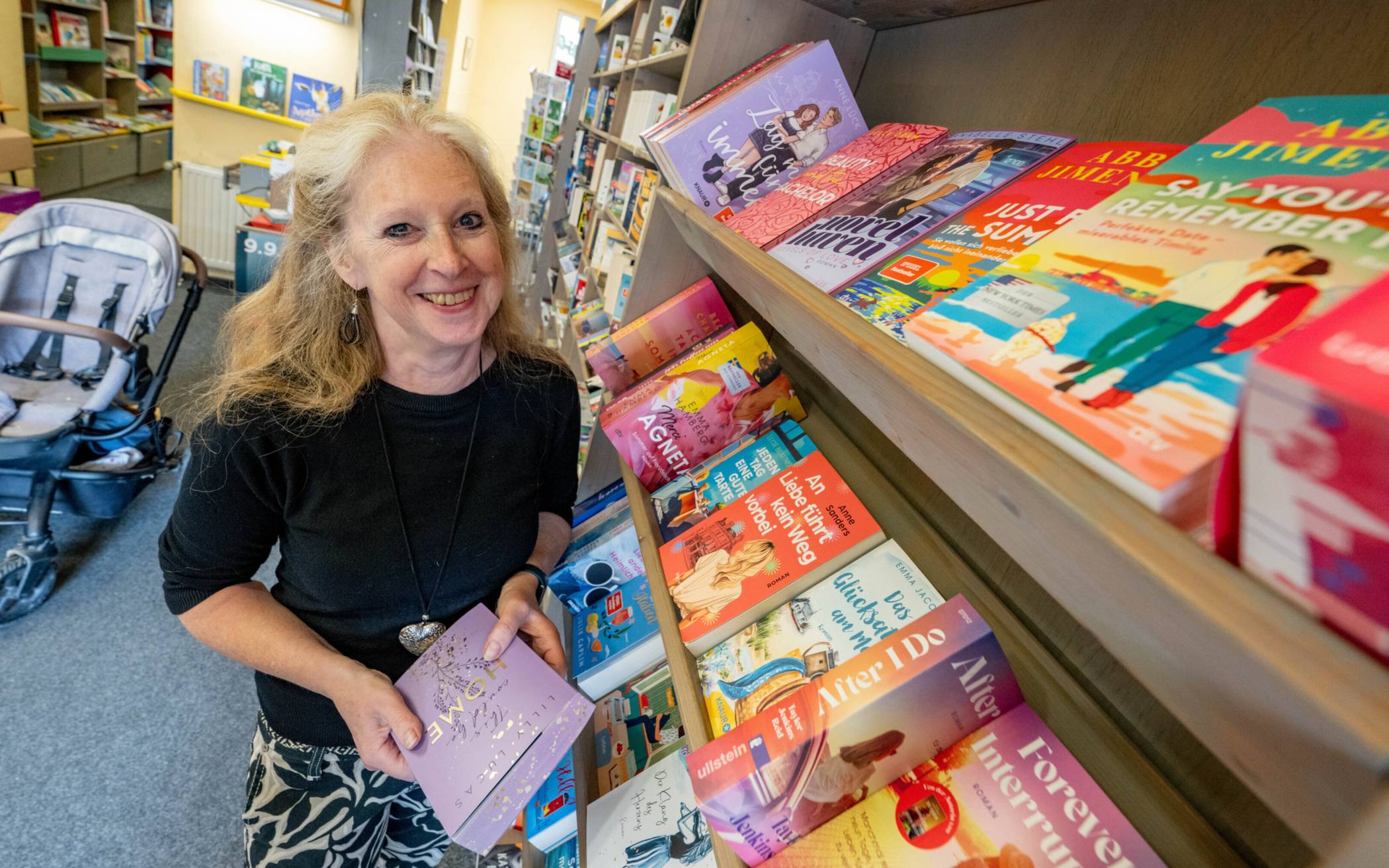 Buchhändlerin Gabriele Koeplin kennt sich mit dem Buchgeschmack ihrer Kundinnen und Kunden bestens aus.