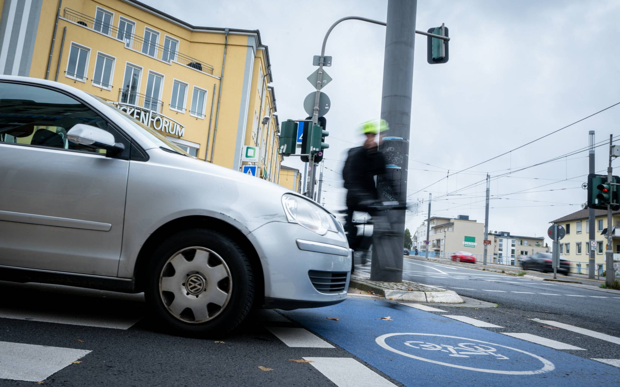  Seit Jahren dikutiert: Ist die Kennedybrücke zu gefährlich für Radfahrer und Fußgänger? 