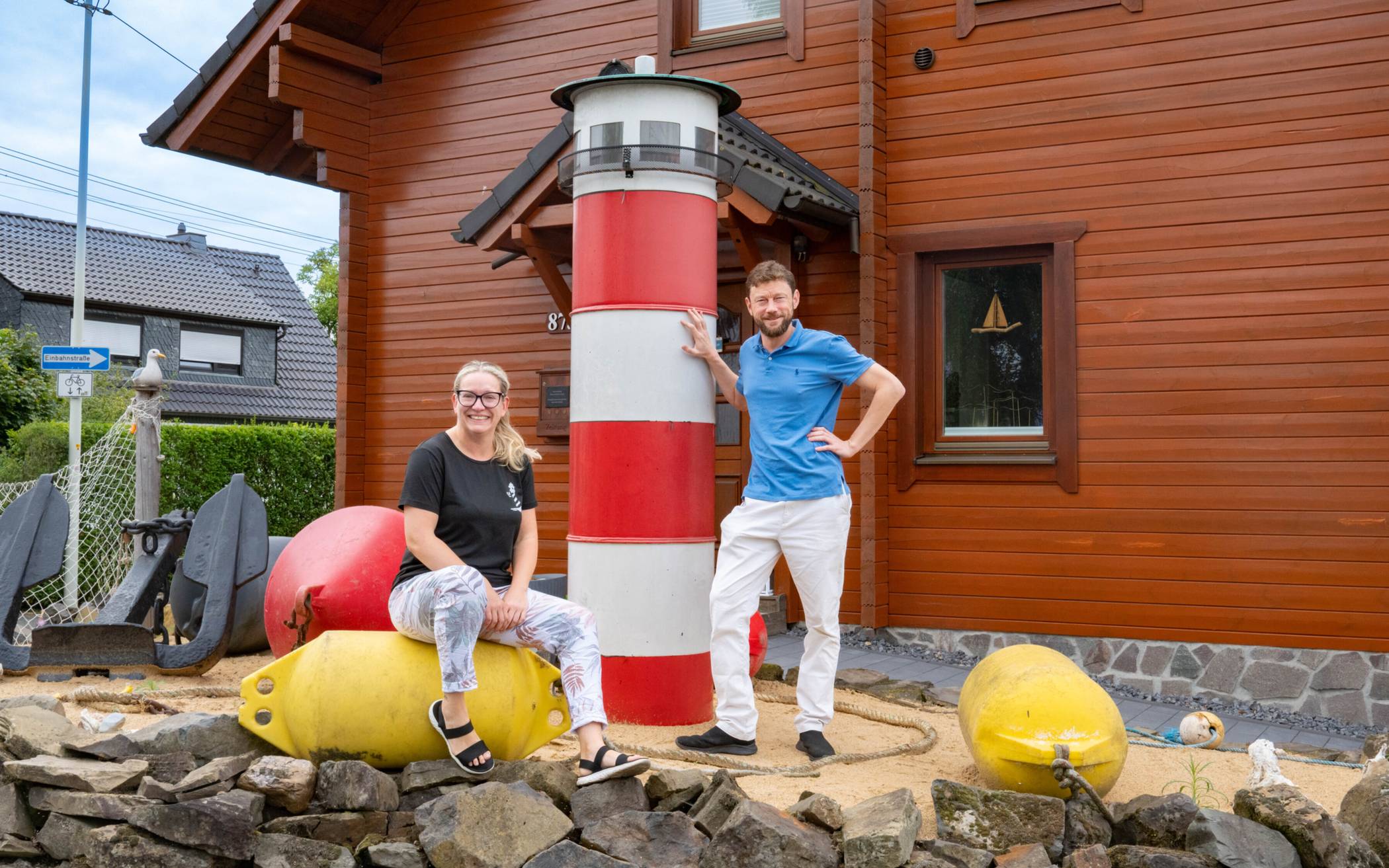 Präsentieren in Vilich ihren Leuchtturm: Anne Kaeding und Martin Stozek.