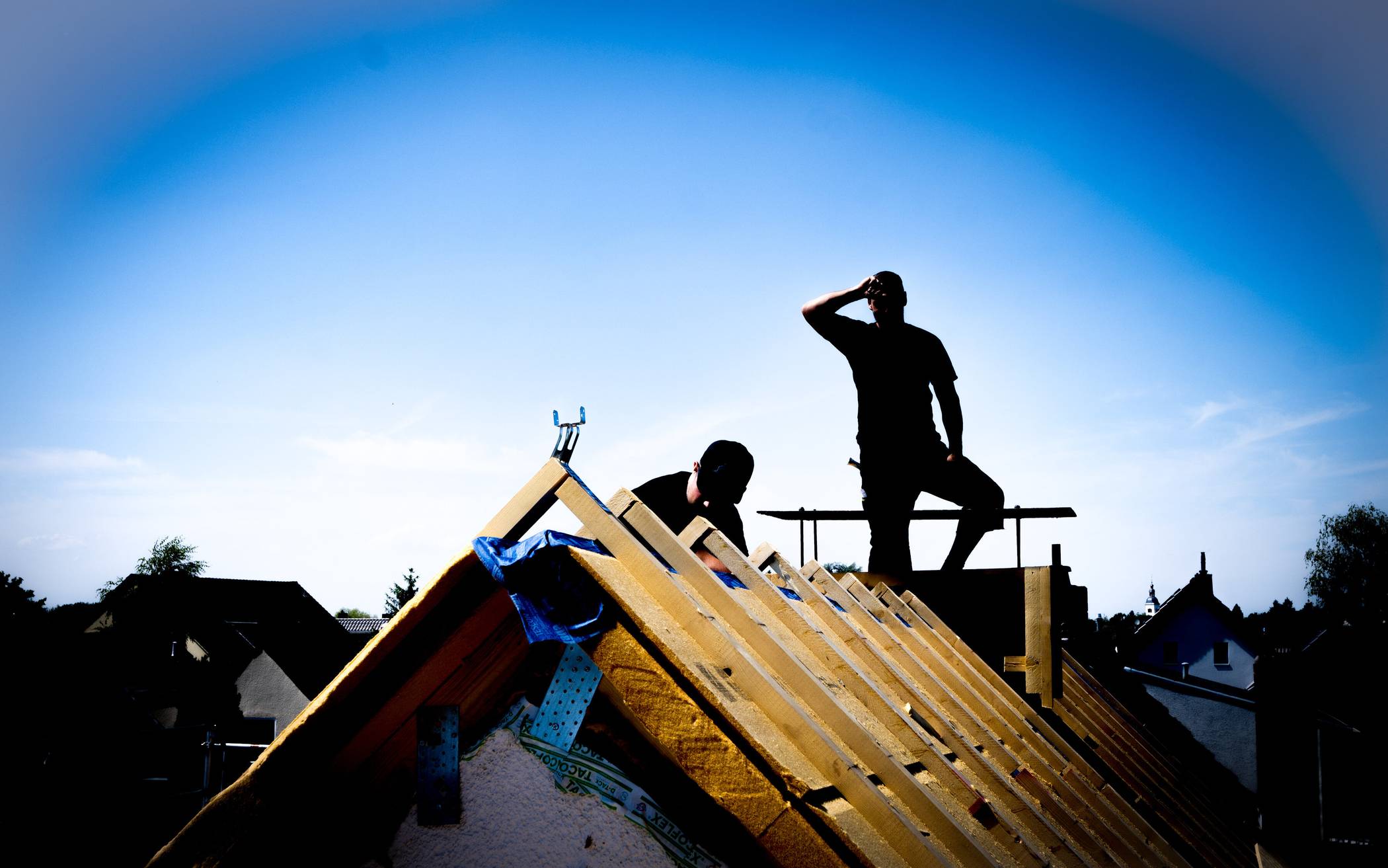  Für Berufsgruppen, die vermehrt im Freien arbeiten, gehört der Schutz vor UV-Strahlung zur Arbeitssicherheit, für die der Arbeitgeber verantwortlich ist. 