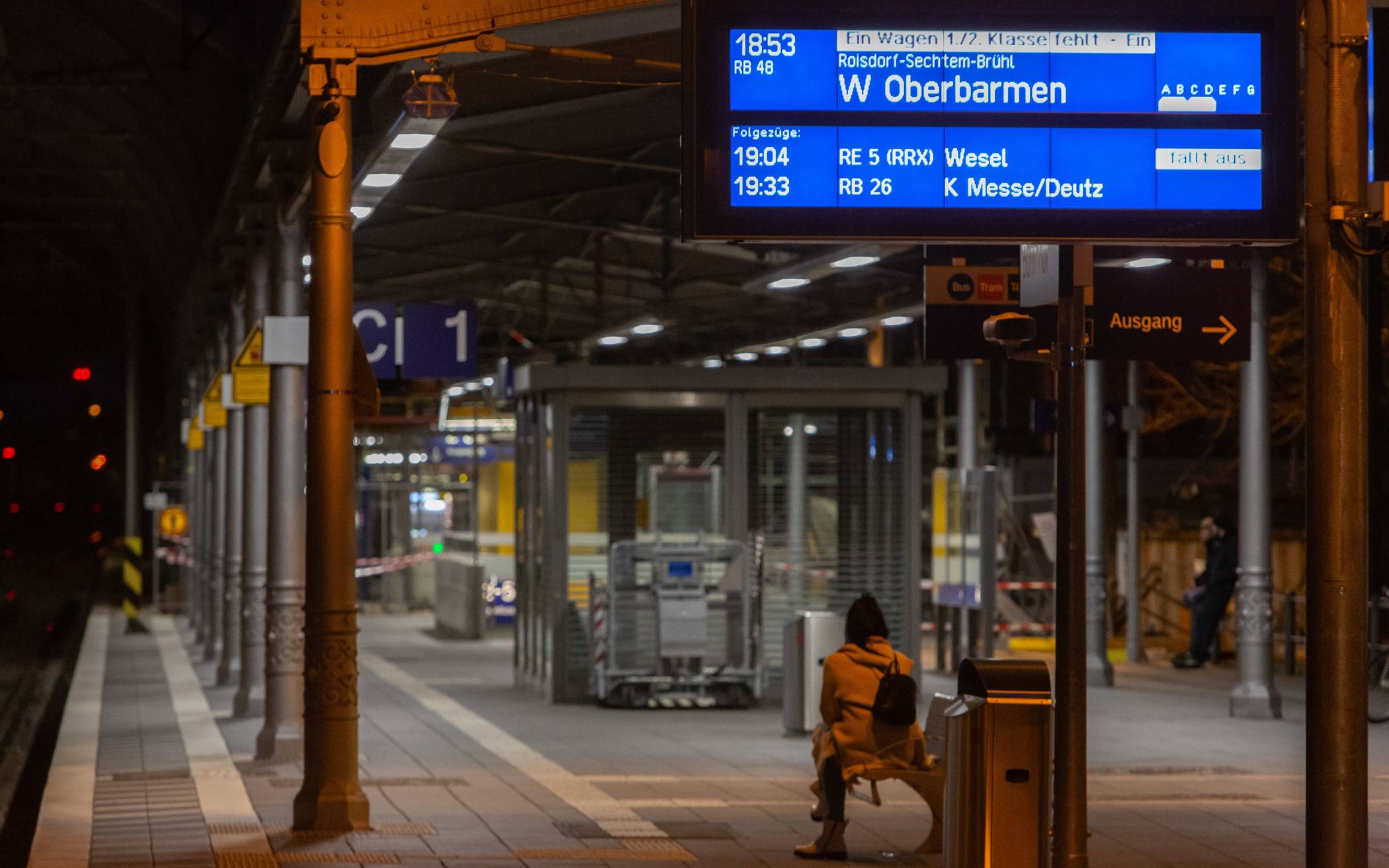Pendler rund um den Bonner Hauptbahnhof sind bei Zugausfällen auf Alternativen angewiesen.