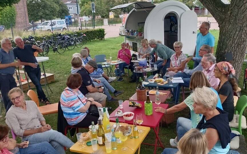 Reihe "Tischgespräche" in Neersen: Picknick auf der Wiese