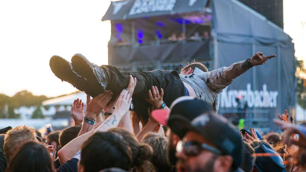 Heavy-Metal-Festival: Wacken rockt - und watet zum Festival-Ende