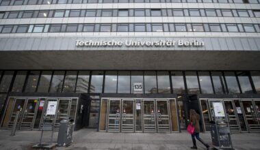 Berliner Feuerwehr wegen ausgetretener Chemikalien an TU Berlin im Einsatz