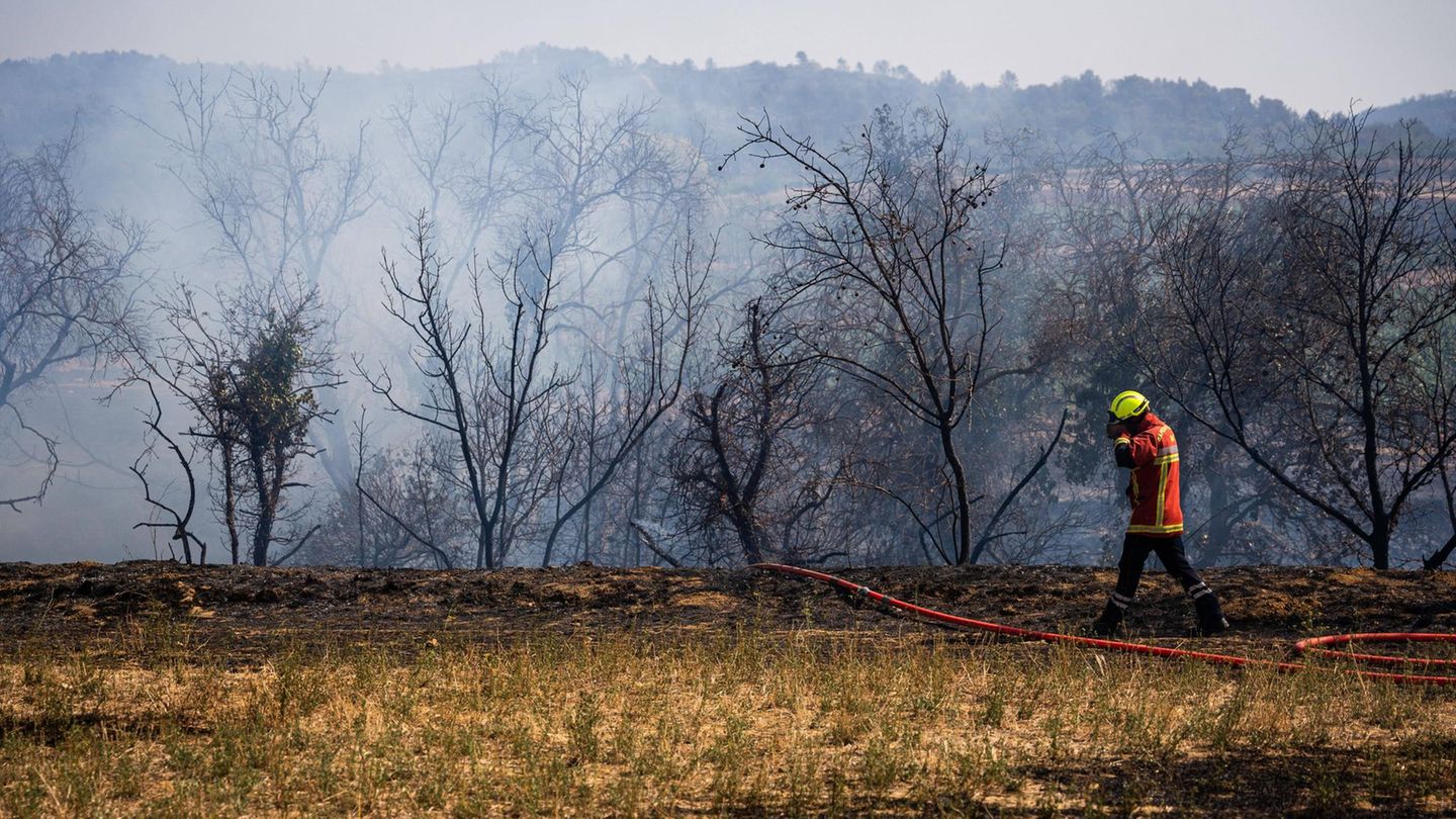 Ein Feuerwehrmann in Frankreich im Einsatz