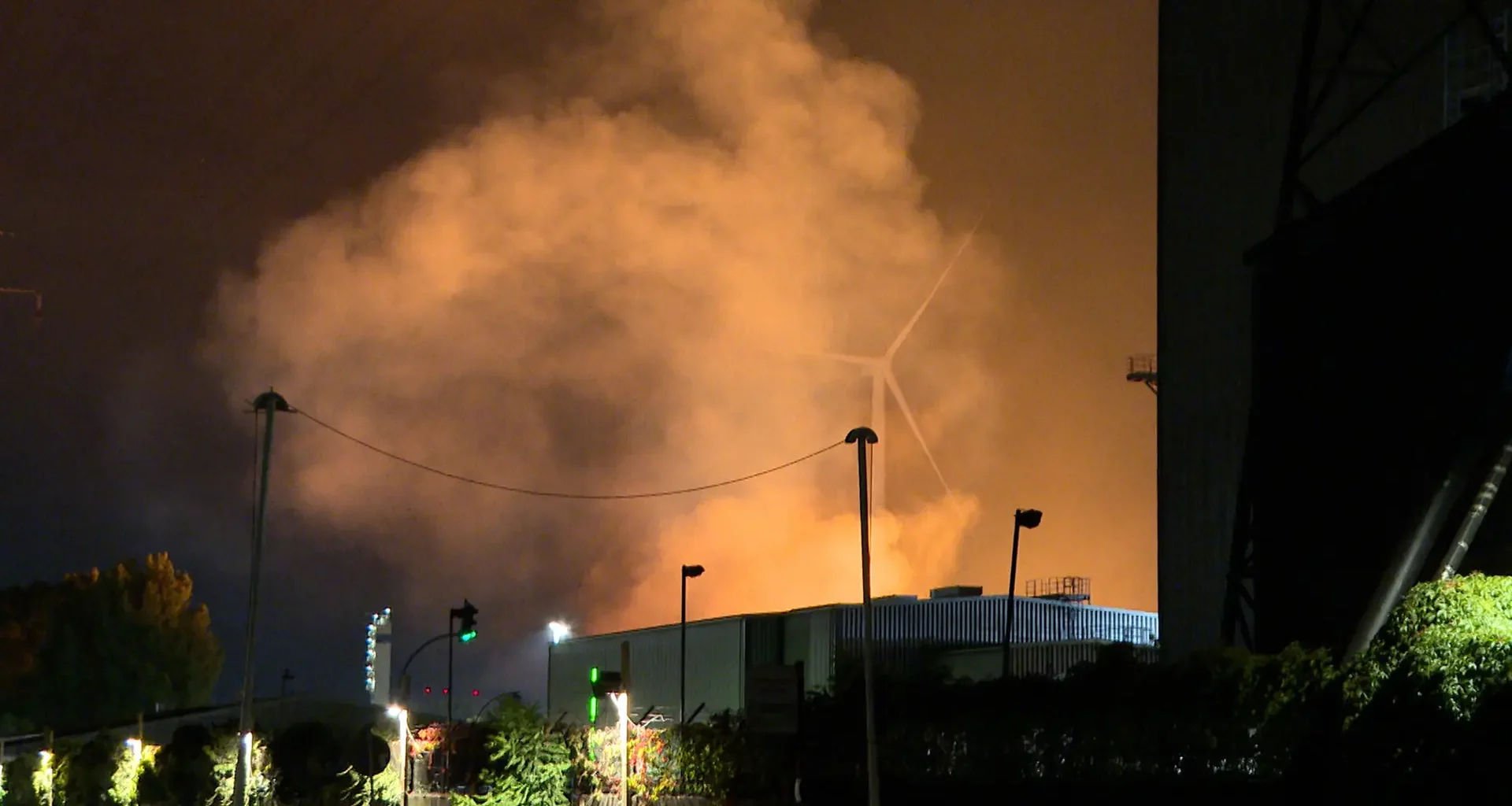 Hamburg: Tonnenweise heißer Flüssigstahl ausgelaufen