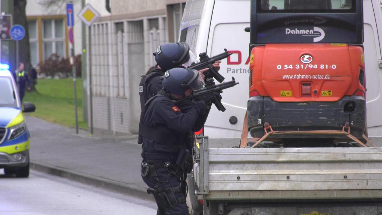 Nordrhein-Westfalen: Mordprozess um Schüsse vor Landgericht Bielefeld beginnt