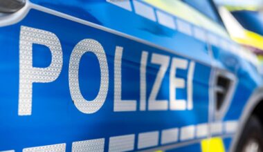 Nordrhein-Westfalen: Drogenverdacht: Autofahrer verursacht schweren Unfall in Köln