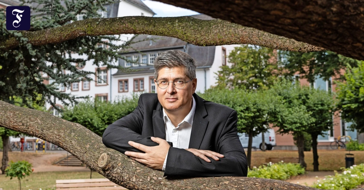 Schlangenexperte Ulrich Kuch will Menschen vor Giftschlangen schützen