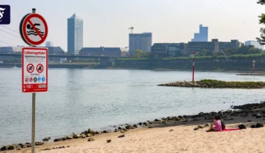 Badeverbot im Rhein in Düsseldorf erlassen