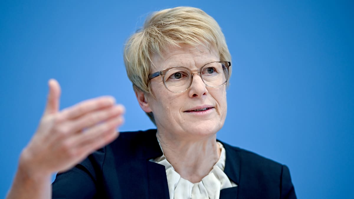 Wirtschaftsexpertin: „Werden Sozialversicherungs-Leistungen kürzen müssen“