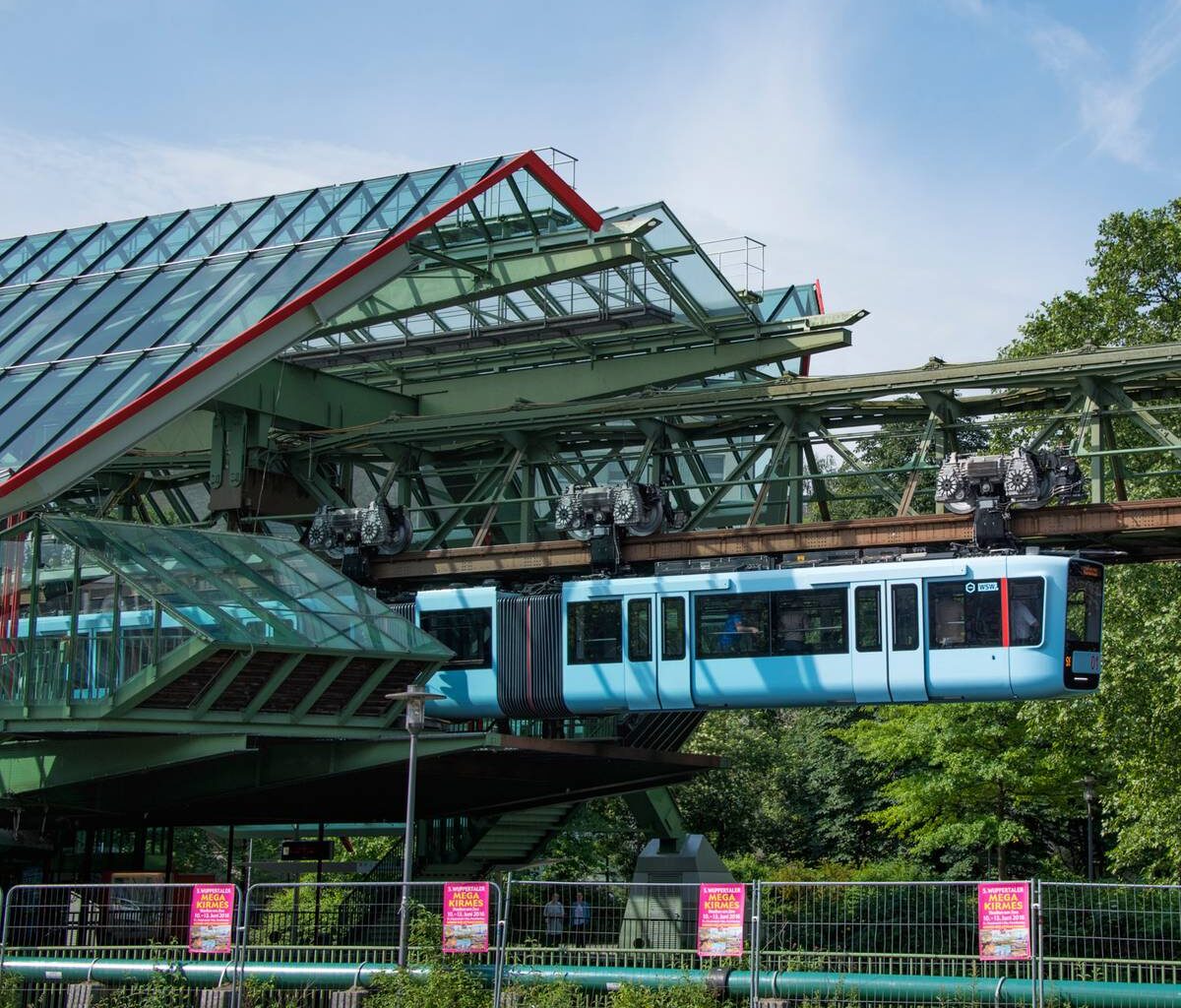 Plakat-Aktion in Schwebebahnstationen - Radio Wuppertal