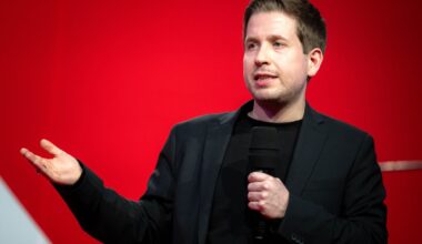 Kevin Kühnert trägt jetzt Wanderhose und tauschte Politik gegen Berge. (Archivbild)