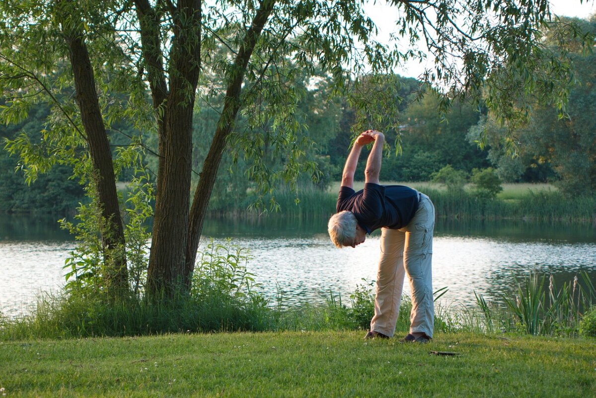 „Bewegt und fit bis ins Alter“: Auftaktveranstaltung mit Alltags-Fitness-Test in Wiesbaden