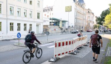 Posse in Dresden: Unbekannte malen Zebrastreifen vor Schulgebäude auf die Straße – Stadt greift ein
