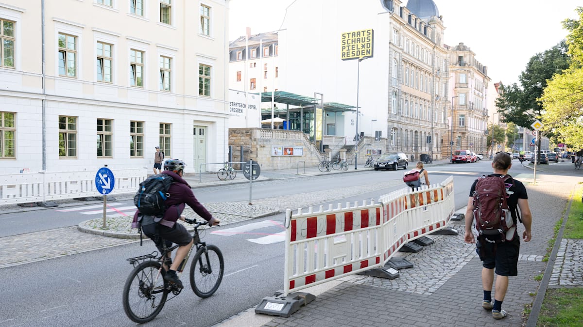 Posse in Dresden: Unbekannte malen Zebrastreifen vor Schulgebäude auf die Straße – Stadt greift ein