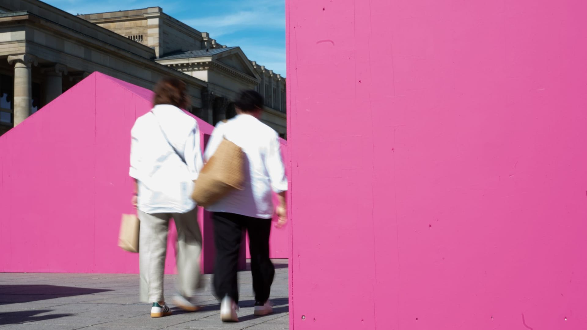 Pinke Häuser auf dem Königsplatz