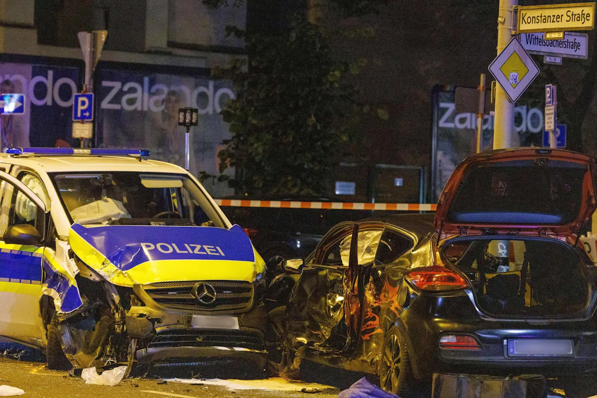 Berlin-Wilmersdorf - Unfall mit Einsatzfahrzeug – Polizist außer Lebensgefahr - Panorama