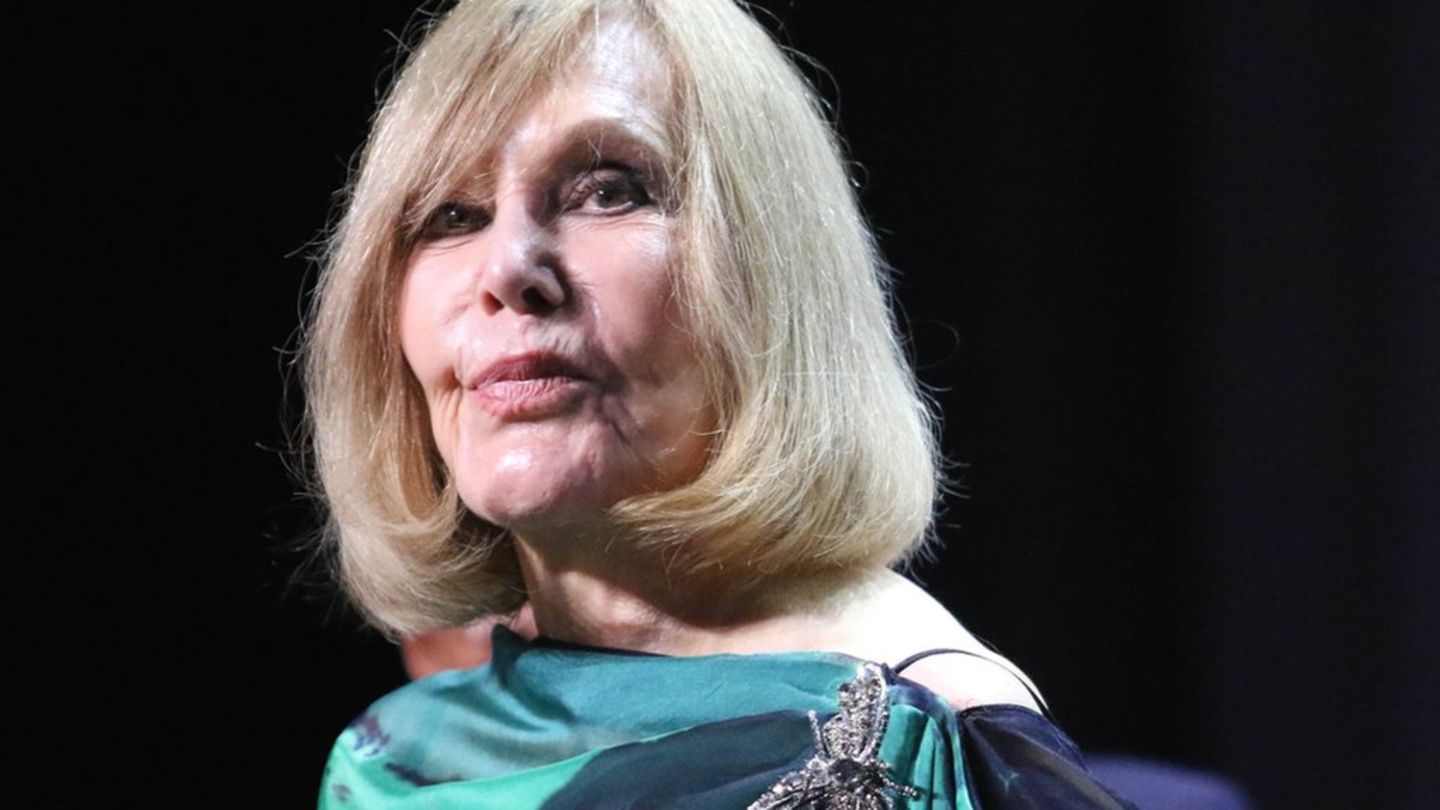 Seltener Auftritt mit 92 Jahren: "Vertigo"-Star Kim Novak in Venedig geehrt