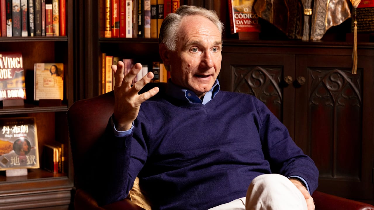 Dan Brown: Großes Geheimnis gelüftet: So lebt der Bestseller-Autor wirklich | Unterhaltung