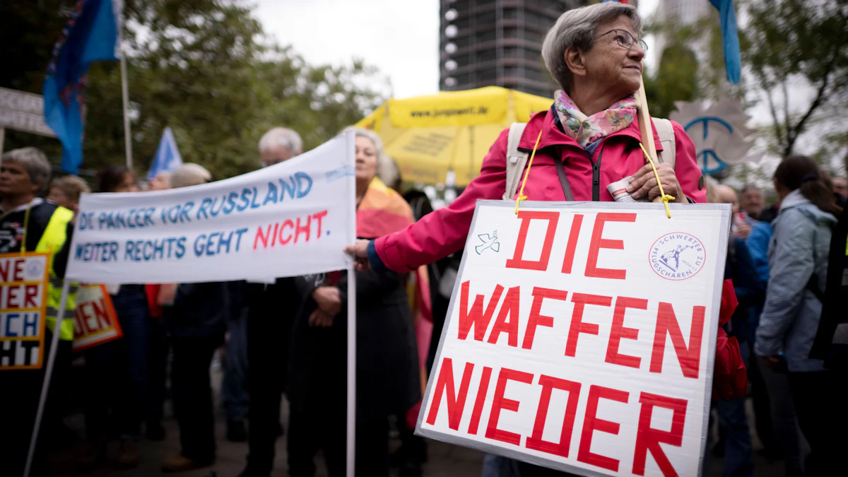 Wagenknecht, Hallervorden und Rapper Massiv rufen zur Friedensdemo auf - Politik