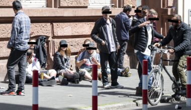 Stadt will regengeschützte Sitzpilze für Junkies | Politik