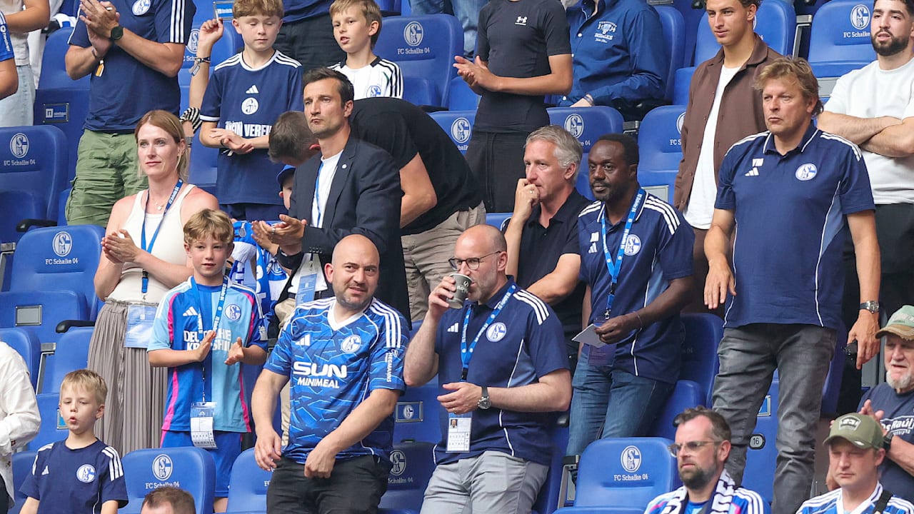 Schalke 04: Dieser Boss fliegt SOFORT raus | Sport