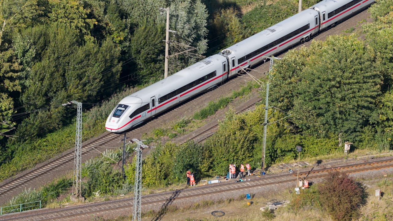 Feuer an wichtiger Bahnstrecke war Brandstiftung – Staatsschutz ermittelt | Regional