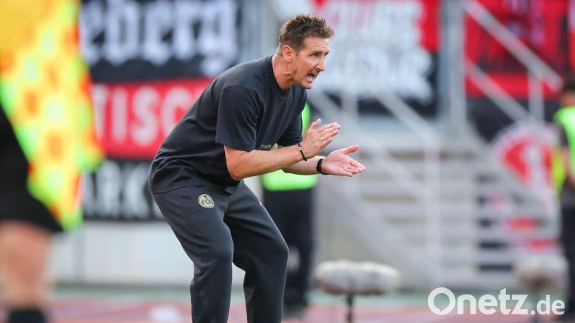 Nürnberg-Trainer Miroslav Klose kämpft um Punkte in der Liga und auch um seinen Job. (Archivfoto) Bild: Daniel Karmann/dpa