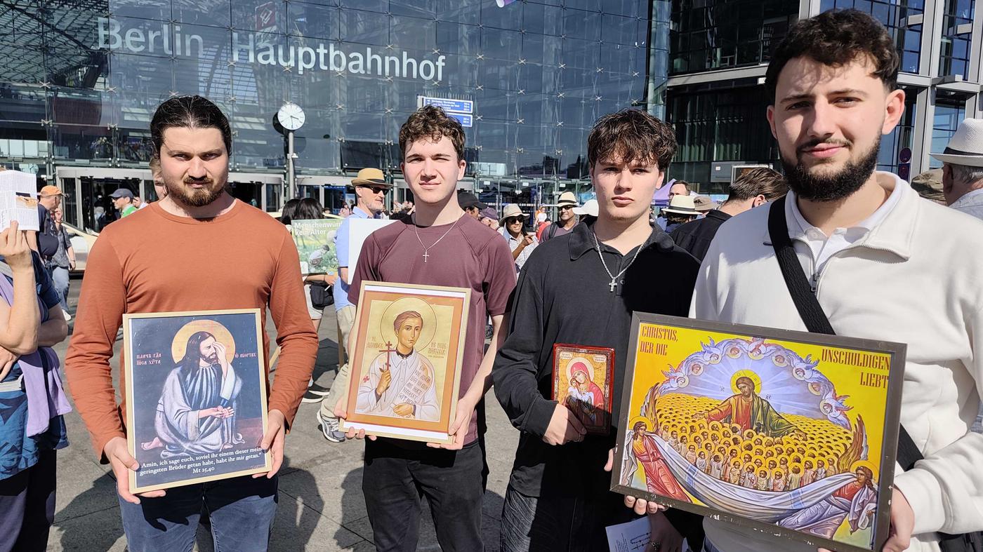 Rund 2200 Abtreibungsgegner gehen beim „Marsch für das Leben“ in Berlin auf die Straße
