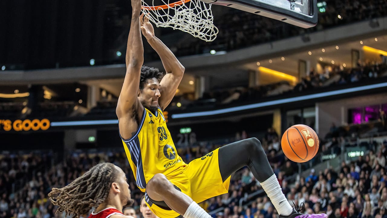 Basketball-Transfer-Überraschung: Bayern holt Alba-Star David McCormack | Sport
