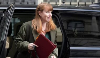 Nach Rücktritt von Vize-Premierministerin und Labour-Hoffnung Angela Rayner bildet Großbritanniens Keir Starmer sein Kabinett um