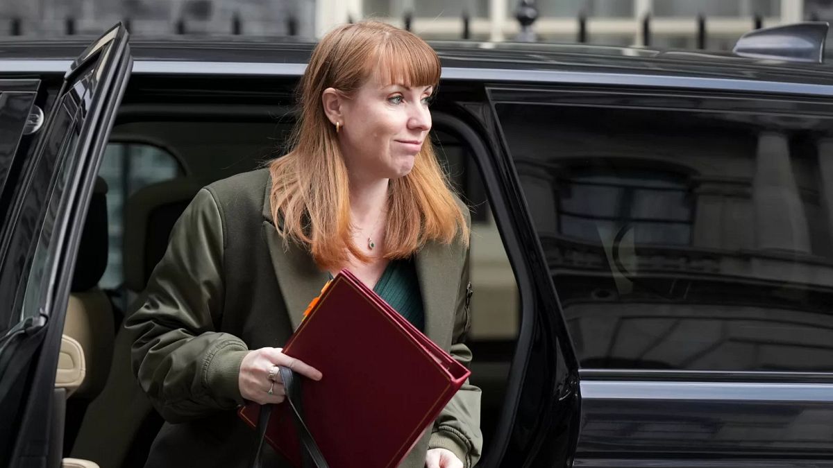 Nach Rücktritt von Vize-Premierministerin und Labour-Hoffnung Angela Rayner bildet Großbritanniens Keir Starmer sein Kabinett um