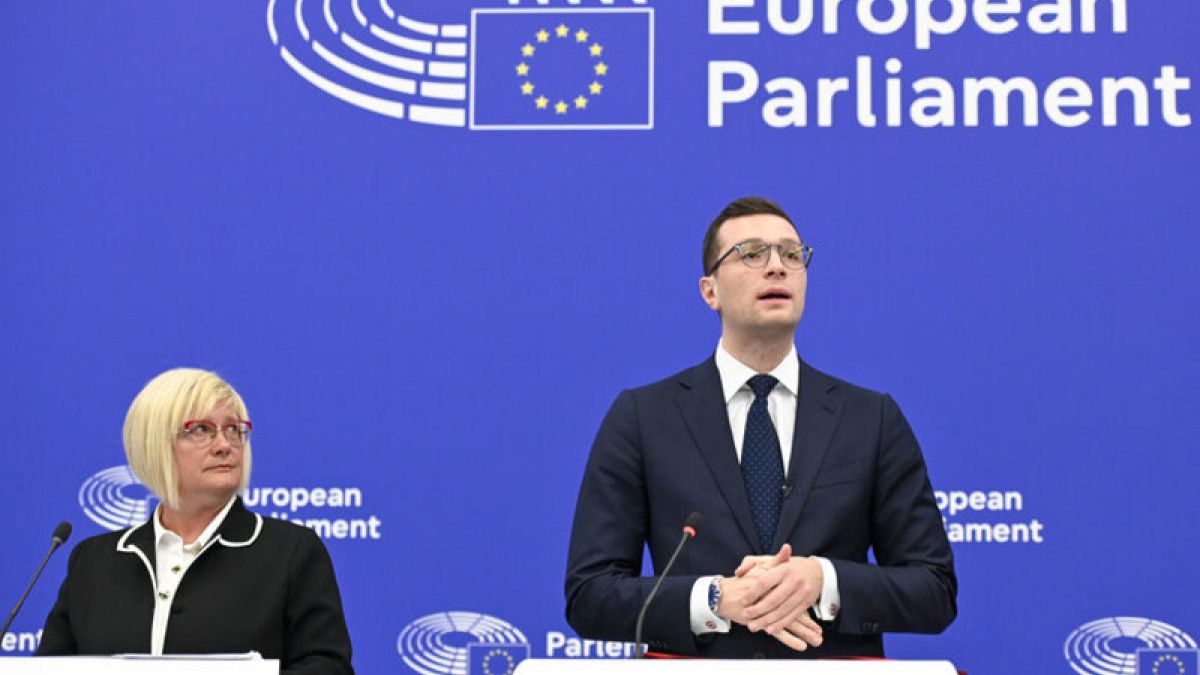 4,3 Millionen Euro veruntreut: EU-Parlament fordert Rückzahlung von Patriots for Europe-Fraktion