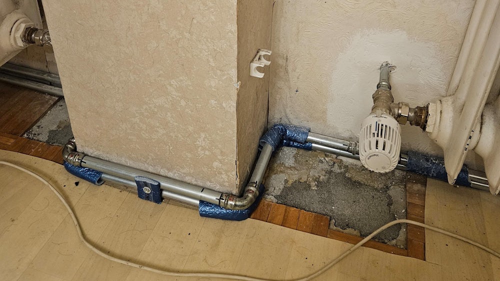 Alte Rohrsysteme wie dieses im Hasenbergl sollen zu Heizkosten in bis zu fünfstelliger Höhe geführt haben.