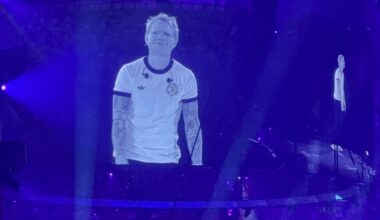 Ed Sheeran in Düsseldorf: Überraschung! Weltstar singt im DFB-Trikot | Sport