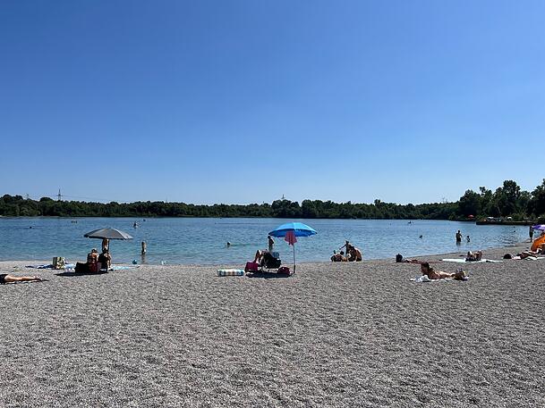 Der Lußsee gilt als sauberster See Münchens. Er ist glasklar und im Sommer zwischen 22 und 24 Grad warm.
