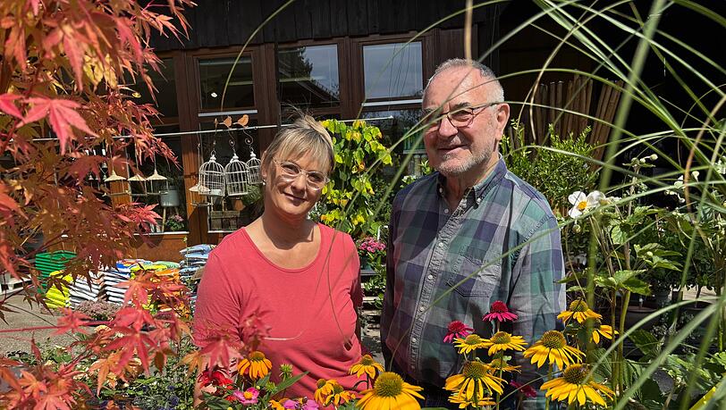 Im Gartencenter von Franz Xaver Reim (83) und seiner Tochter Sonja (57) gibt es Pflanzen in Hülle und Fülle, Tierfutter, Sämereien und beste Beratung.