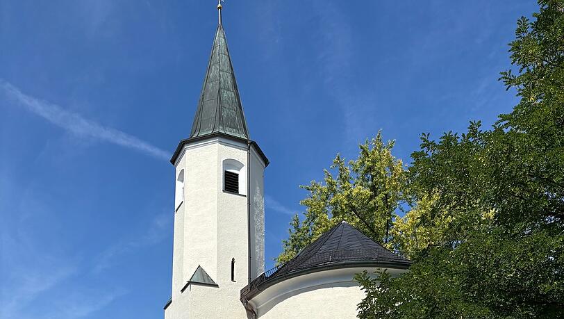 Die Kirche St. Philipp und Jakob in Daglfing war mehrere Jahre lang einsturzgefährdet und gesperrt, inzwischen wurde sie saniert.