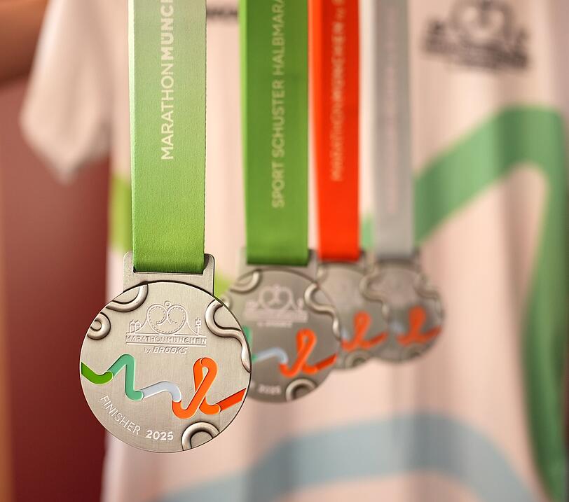 Für die Absolventen der Läufe gibt es eine Medaille.