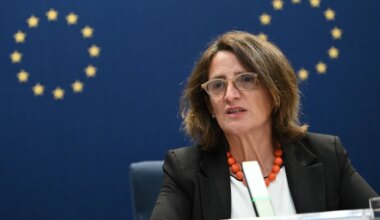 Israel: Die EU-Kommissarin, die nicht von ihren Genozid-Vorwürfen abrückt - Politik