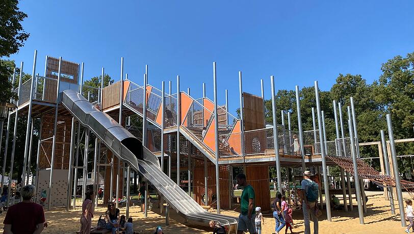 Er hat 3,2 Millionen Euro gekostet: Aber wie kommt der neue Münchner Super-Spielplatz an?