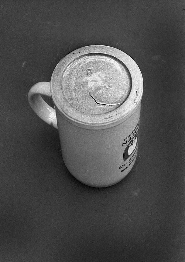 Der legendäre Maßkrug mit dem berühmten Loch. Der legendäre Maßkrug mit dem berühmten Loch.