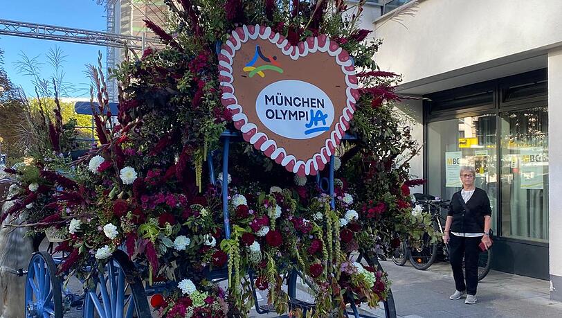 Auch die Schottenhamel-Kutsche ist bereit für den feierlichen Einzug. Auch die Schottenhamel-Kutsche ist bereit für den feierlichen Einzug.