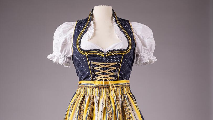 Dirndl im Museum: Ausstellung in Augsburg zeigt verrückte Neu-Interpretationen
