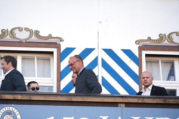 Friedrich Merz und Lars Klingbeil auf der Wiesn. Friedrich Merz und Lars Klingbeil auf der Wiesn.