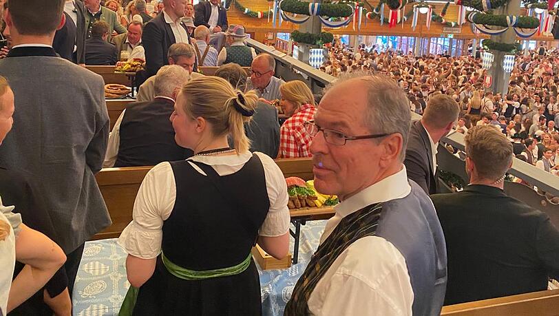 Friedrich Merz, Lars Klingbeil und Bärbel Bas im Schottenhamel. Friedrich Merz, Lars Klingbeil und Bärbel Bas im Schottenhamel.