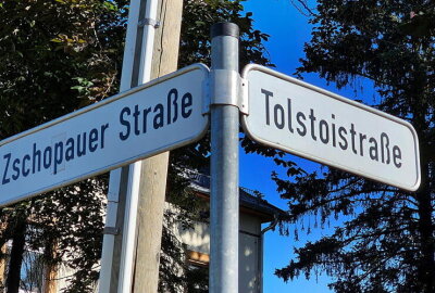 17-Jähriger stirbt bei Verkehrsunfall in Chemnitz: Polizei sucht Zeugen - In der Nacht zu Sonntag kam ein 17-Jähriger bei einem Verkehrsunfall auf der Zschopauer Straße ums Leben.